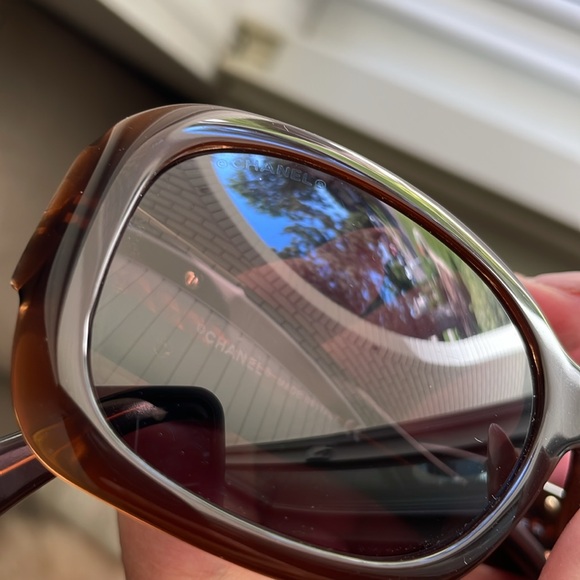 Authentic Chanel 5102 CC Logo Sunglasses in Coco Brown Vintage. - Picture 8 of 8